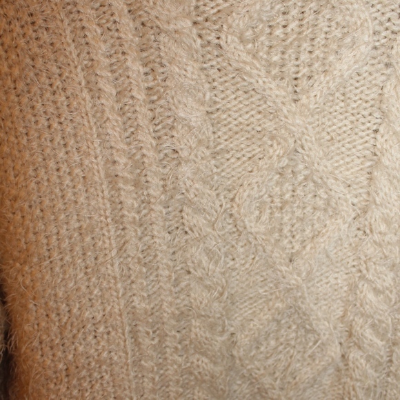 Cream colored sweater - Picture 2 of 3